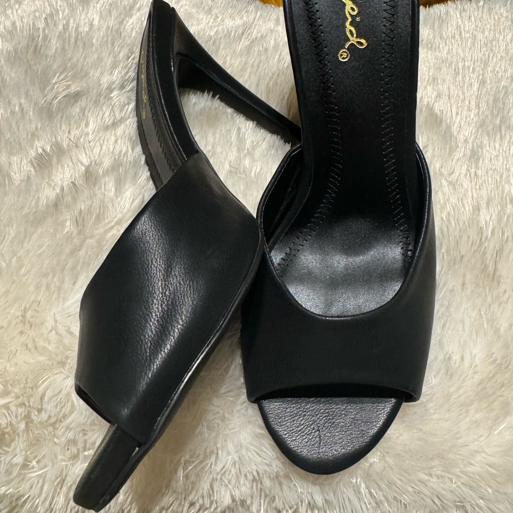 Black Qupid heels in size 7.5!